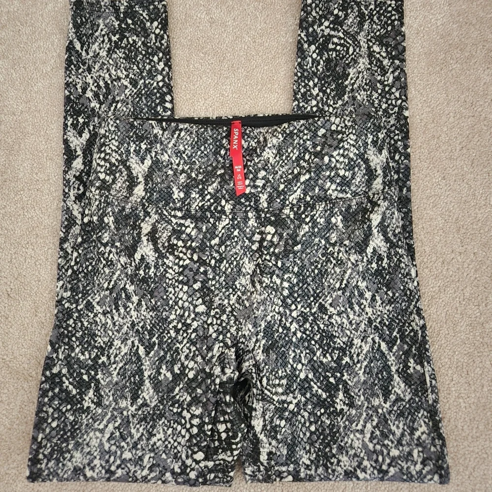 Spanx Faux Leather Snake Shine Legging  M - Picture 3 of 6